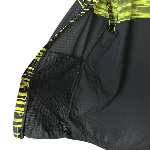 Brooks nightlife running jacket,men S. Packable utility,windbreaker,sporty EC - Picture 11 of 14